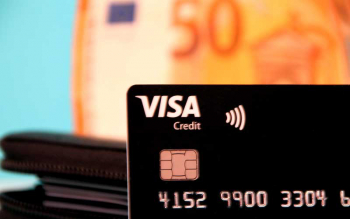 Die Deutschland-Kreditkarte vor Bargeld