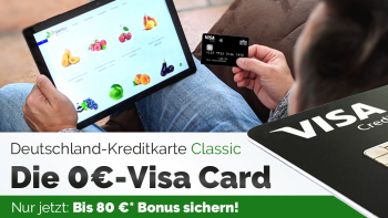 Mann bestellt online mit der Deutschland-Kreditkarte
