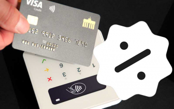 Bezahlen mit der Deutschland-Kreditkarte mit einem Rabattzeichen