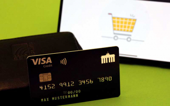 Online-Shopping mit dem Handy und der Deutschland-Kreditkarte
